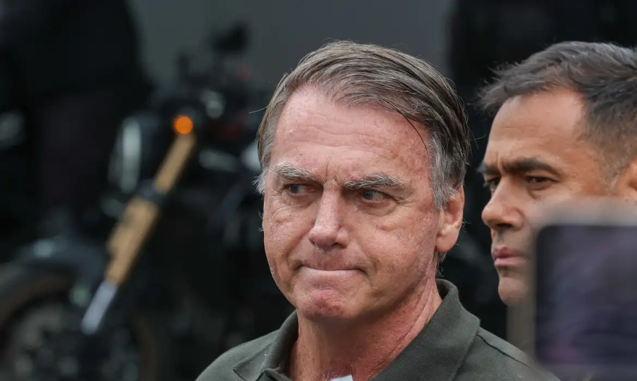 PGR dá aval para Bolsonaro fazer cirurgia no ombro