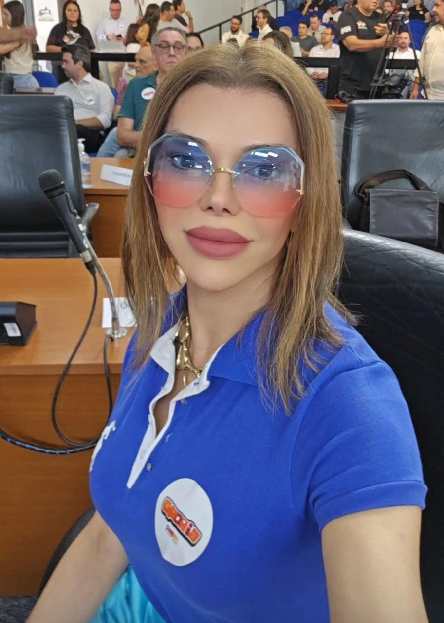 Pré-candidata a deputada pelo PSB, Leo Áquilla defende Erika Hilton