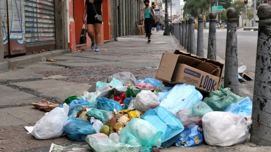 Câmara aprova multa para quem descartar lixo em vias públicas