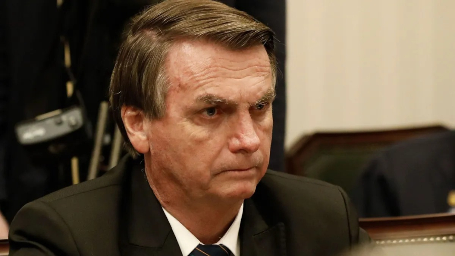 Carlos Bolsonaro diz que Jair Bolsonaro articula nomes ao Senado durante prisão domiciliar