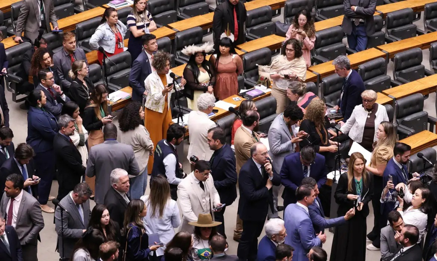 Câmara derruba veto de Lula sobre dosimetria e texto segue para o Senado