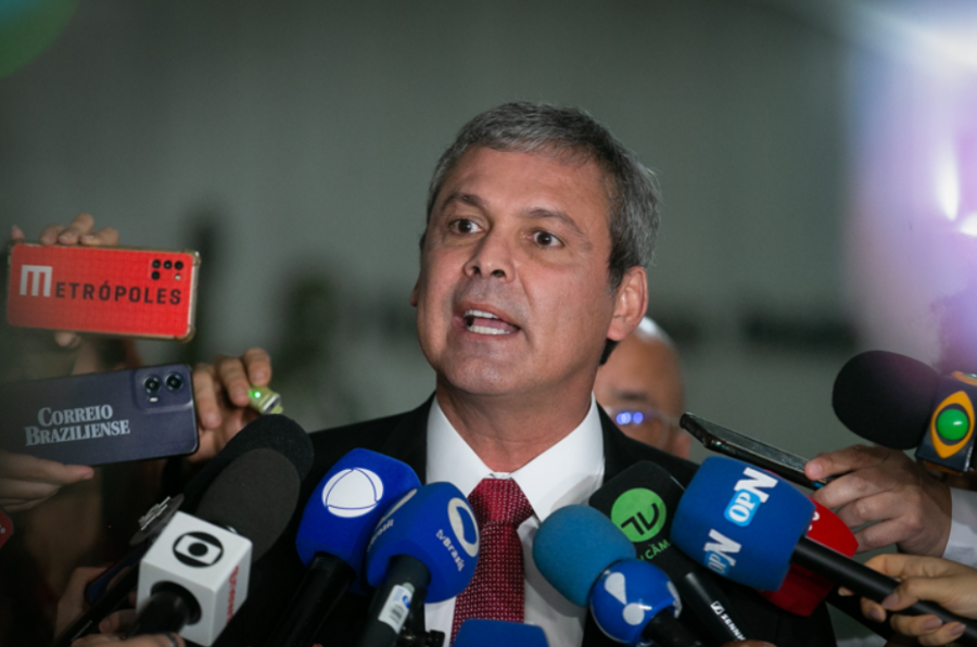 Lindbergh Farias chama derrubada de veto à dosimetria de 