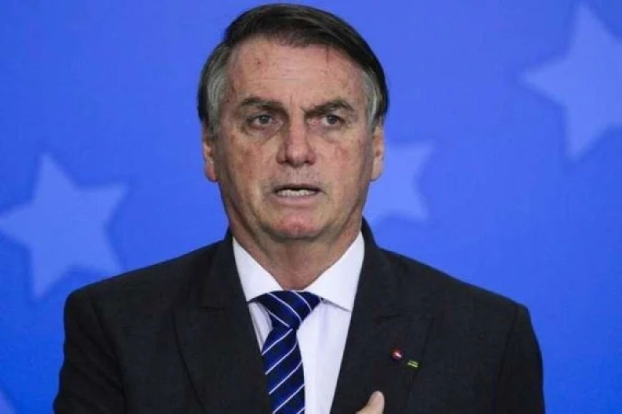 Bolsonaro tem boa evolução após cirurgia e seguirá internado, diz boletim médico