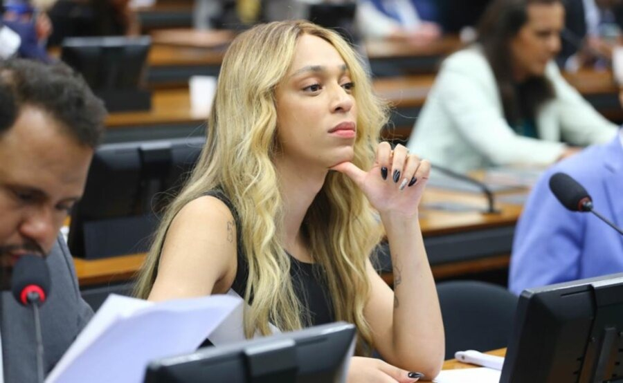 Erika Hilton critica direita: 'quer que seu filho pare de estudar para trabalhar’