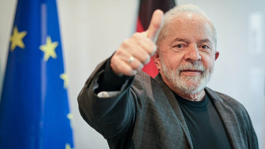 Fim da “taxa das blusinhas” é anunciado pelo governo Lula