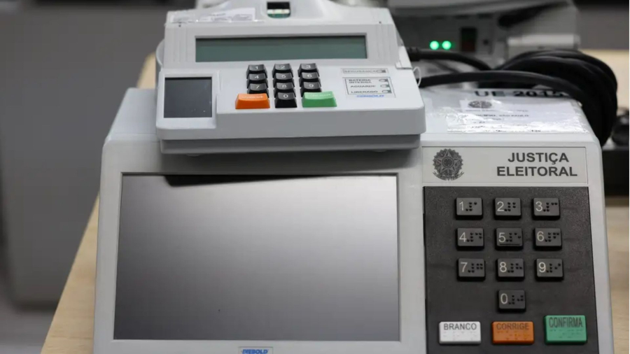 Pesquisa aponta que fake news sobre eleições miram urnas eletrônicas
