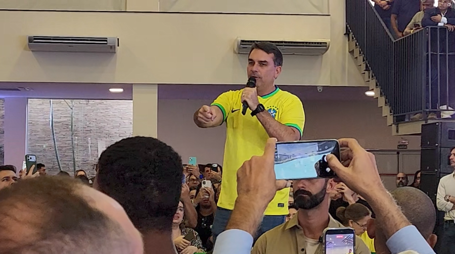 Flávio associa Lula ao diabo: 'o bem vence o mal'
