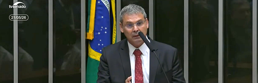 Lindbergh cobra explicações de Flávio Bolsonaro sobre relação com Vorcaro