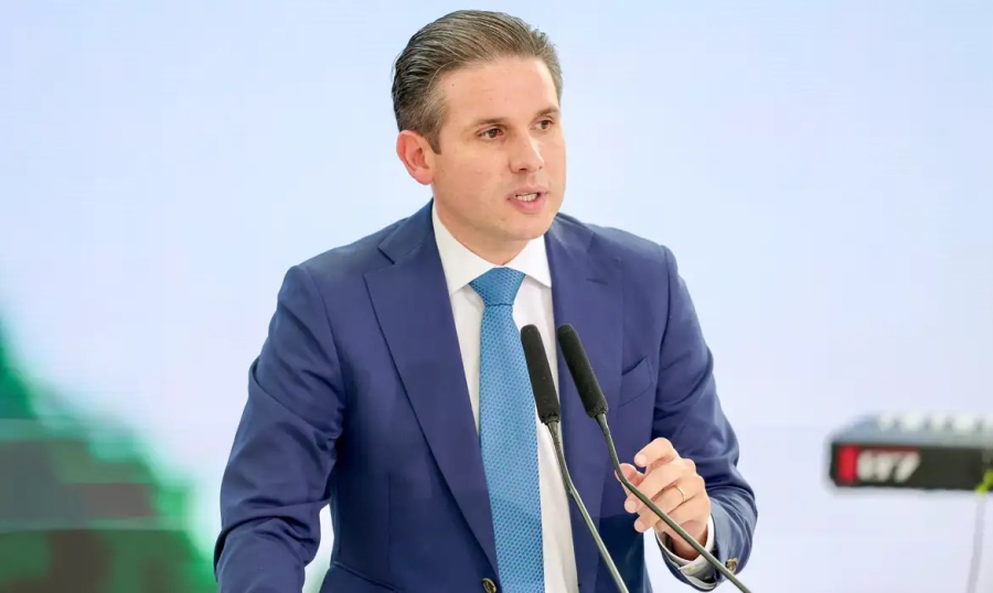 Redução da escala 6×1 deve ocorrer em até 14 meses, afirma Hugo Motta