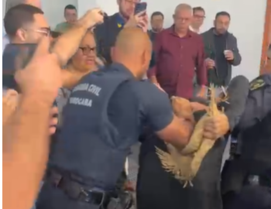 VÍDEO: Homem chama Luís Santos de 