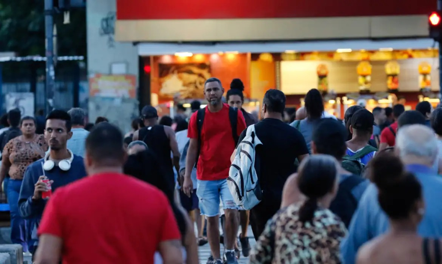 Desemprego chega a 5,8% no trimestre encerrado em abril, diz IBGE