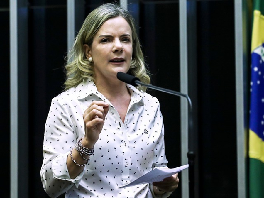 Gleisi lança pré-candidatura ao Senado e chama Moro de “juiz ladrão”