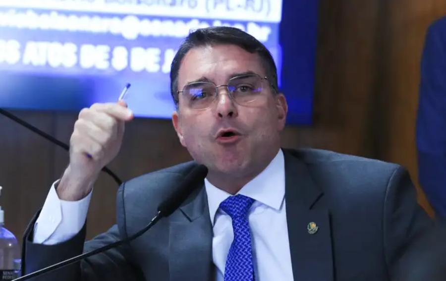 Flávio acusa Lula de fazer lobby por PCC e CV após críticas sobre viagem aos EUA
