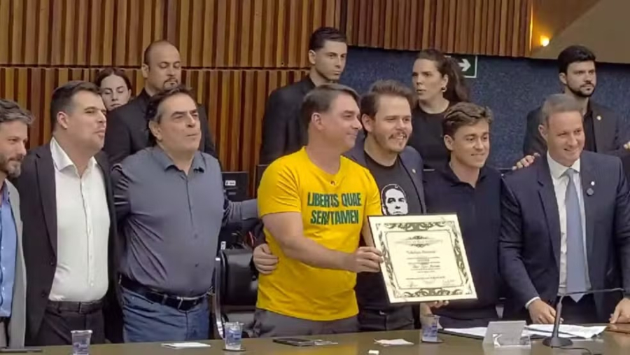 Flávio Bolsonaro diz ter sido ameaçado por Lula e anuncia ação no STF