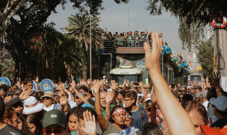 Marcha para Jesus reúne Flávio Bolsonaro, Tarcísio de Freitas, André Mendonça e Jorge Messias em São Paulo