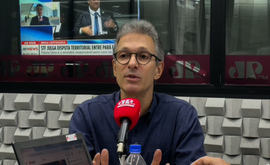 Zema diz que foi traído por Flávio Bolsonaro e defende saída do Brasil dos BRICS