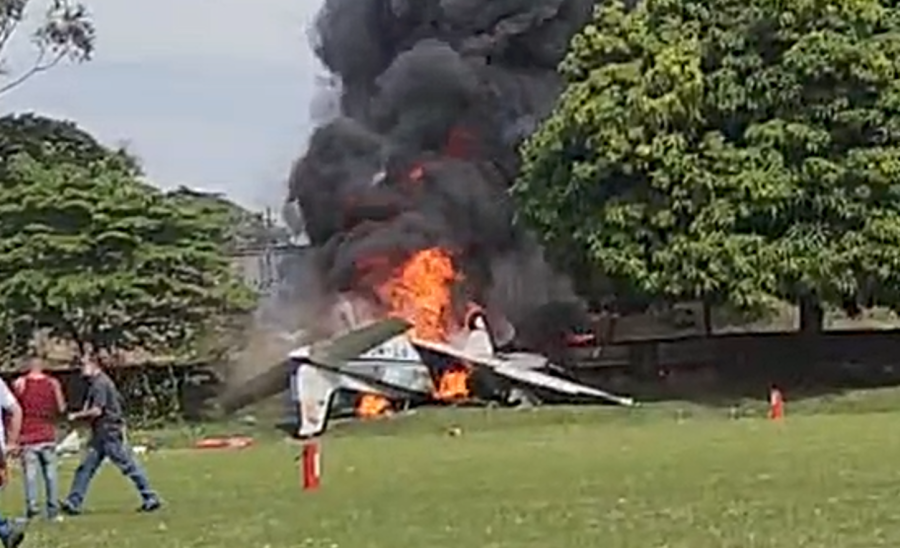 VÍDEO: Avião prefixo PT-MDB cai e dois morrem carbonizados