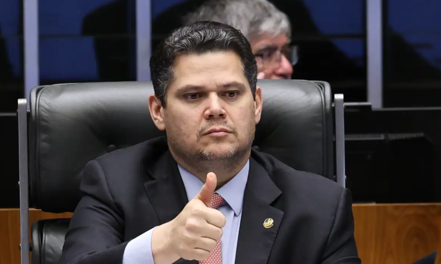 Alcolumbre trava tramitação da PEC do fim da 6x1 no Senado