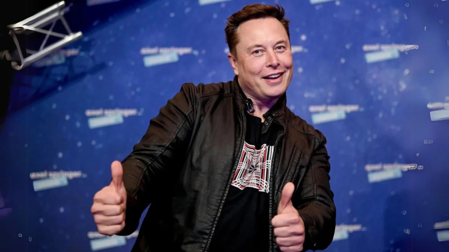 Elon Musk se torna o primeiro trilionário da história 