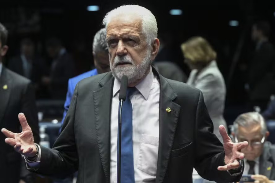 Líder do PT no Senado diz ter relação “praticamente zero” com dono do Banco Master