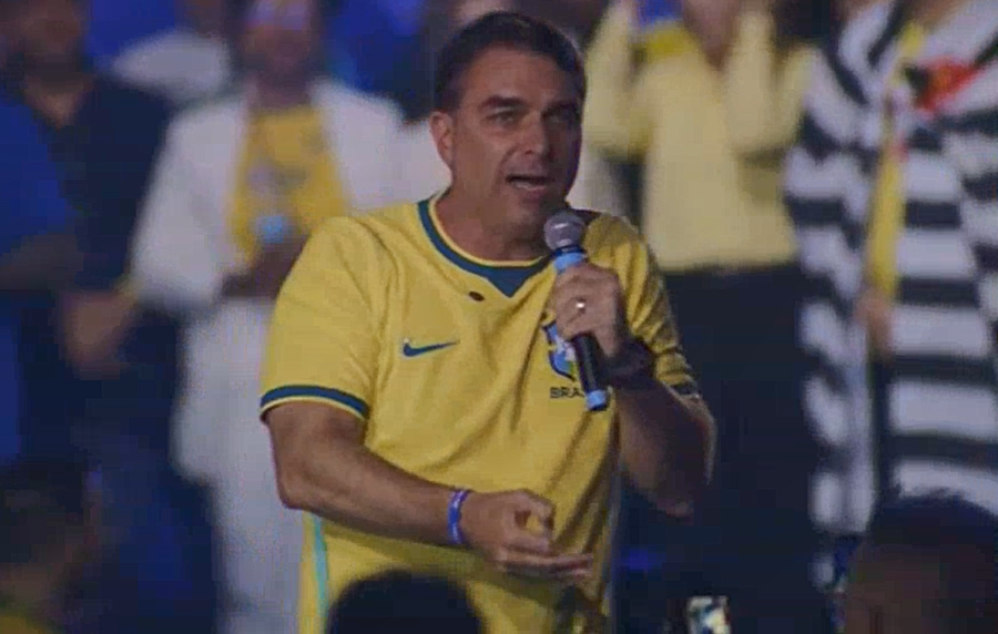 Flávio: 'temos um presidente que passa a mão na cabeça de bandido'