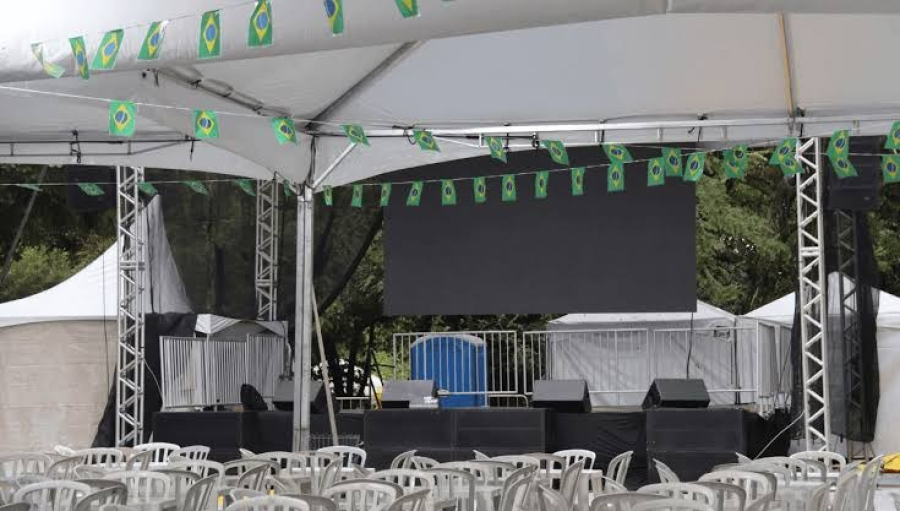 Telão no Parque Campolim transmite terceiro jogo da Seleção Brasileira