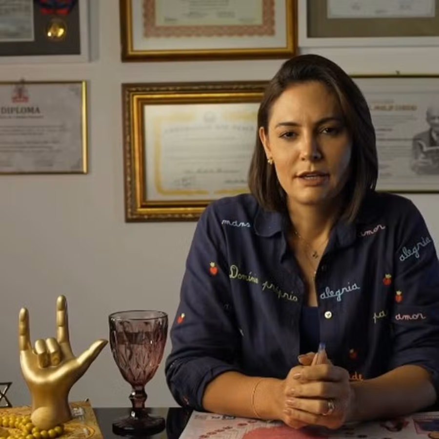 Michelle nega briga com Flávio e pede união da direita