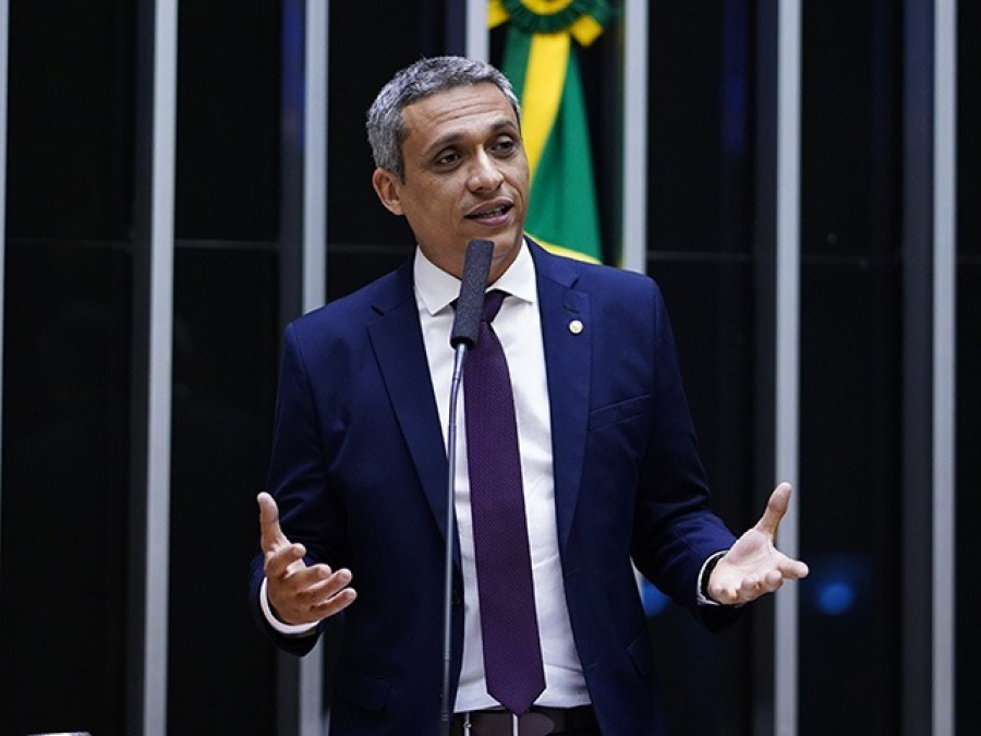 Justiça condena Gustavo Gayer por associar facada em Bolsonaro ao PT