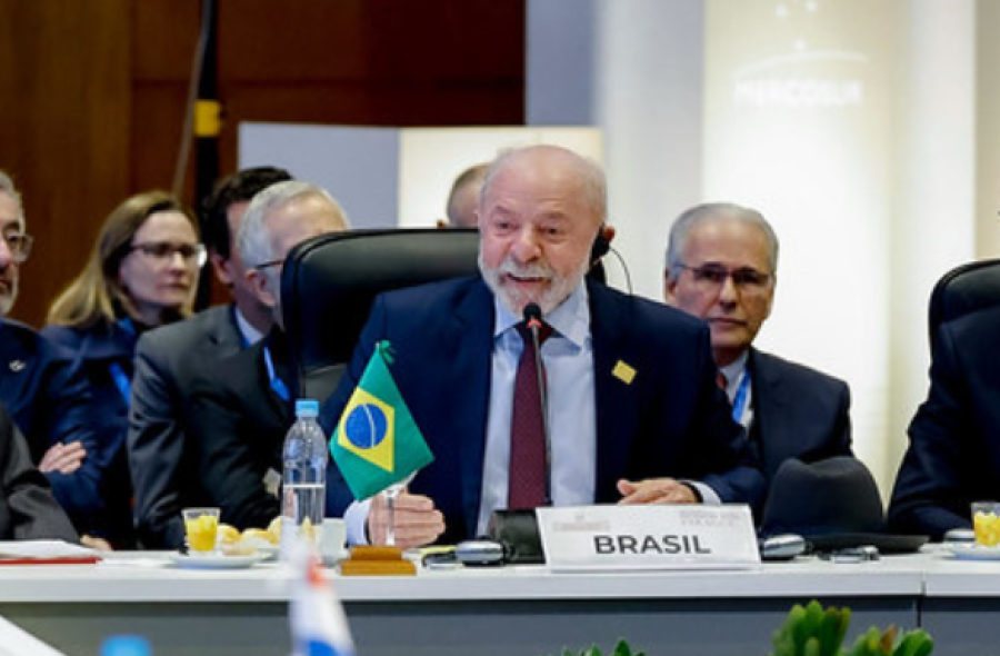 Lula diz que Brasil vive 