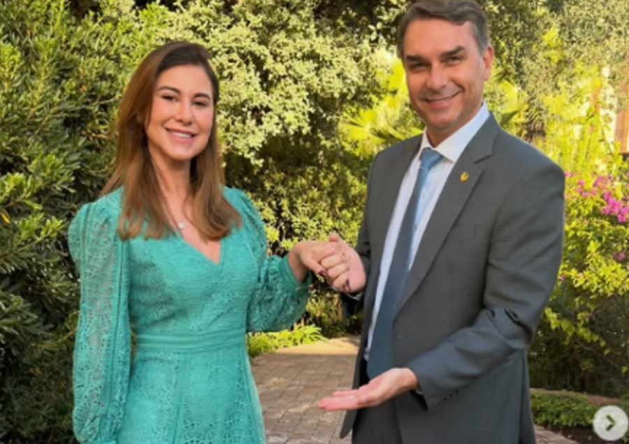 Equipe de Flávio Bolsonaro prepara esposa para reforçar campanha