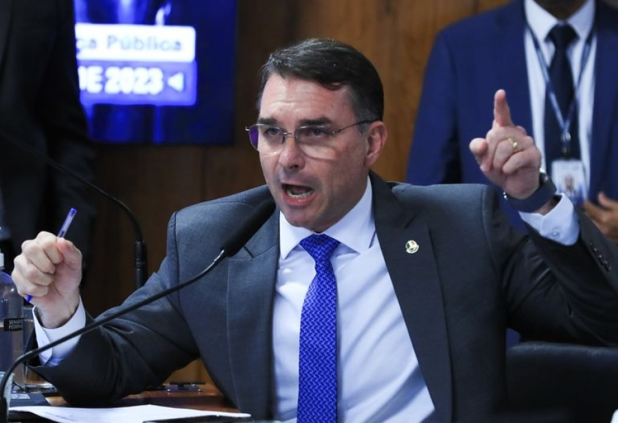 Flávio Bolsonaro chama PT de “partido das taxas” durante crítica a tarifas dos EUA