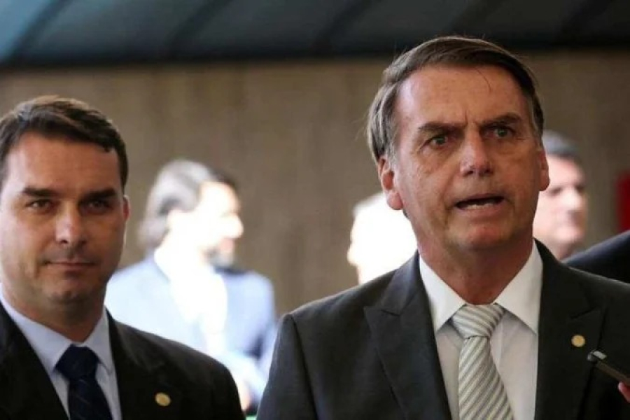 Bolsonaro diz em carta que Flávio é seu porta-voz e candidato, após crise provocada por Michelle