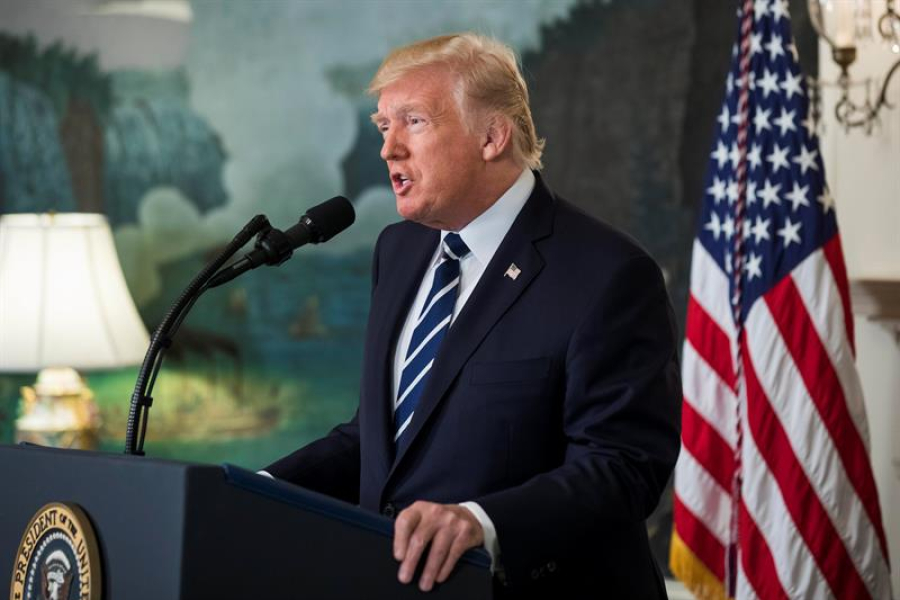 Trump diz que EUA vão controlar estreito de Ormuz e cobrar por isso