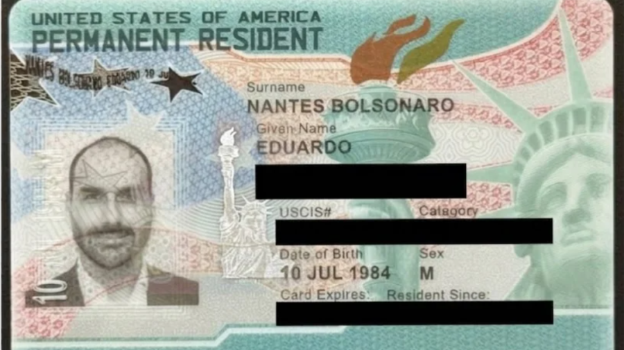 Eduardo Bolsonaro recebe green card do governo Trump