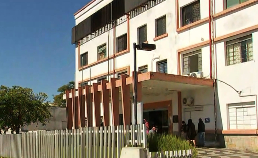 Recém-nascido é encontrado em lixeira de hospital e caso passa a ser investigado como tentativa de infanticídio