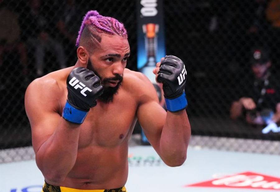 Ex-lutador do UFC, Cláudio Ribeiro agride a própria esposa a socos
