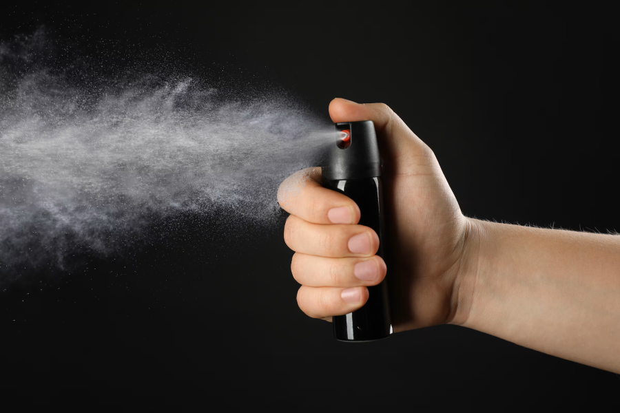 Lei que autoriza spray de pimenta para mulheres começa a valer no Brasil