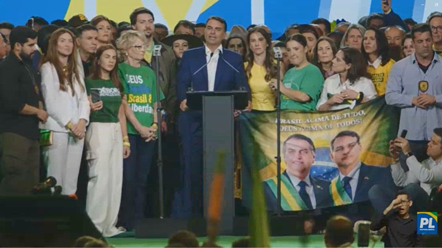 Flávio: 'Bolsonaro vai subir a rampa do Planalto com a gente'