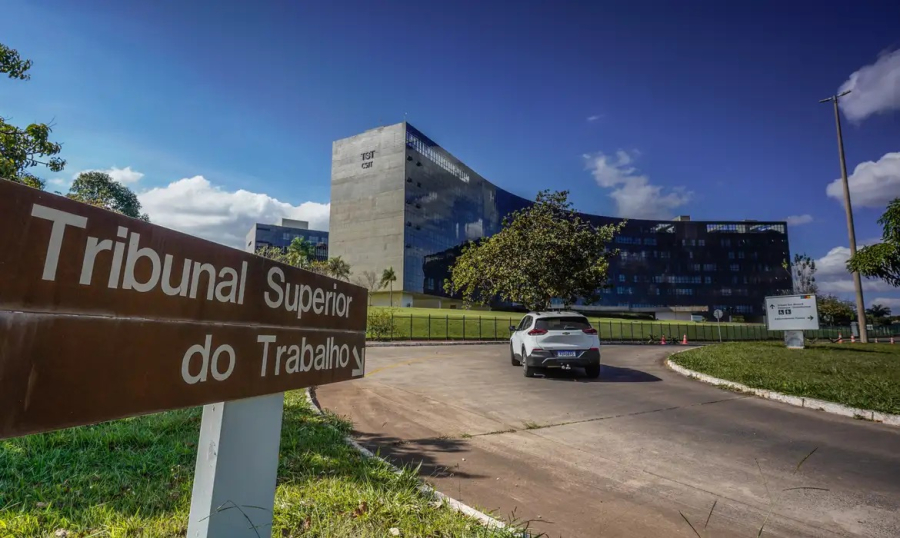 Assédio eleitoral no ambiente de trabalho é crime e pode gerar punições