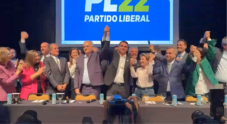 Flávio anuncia Alfredo Gaspar como seu vice