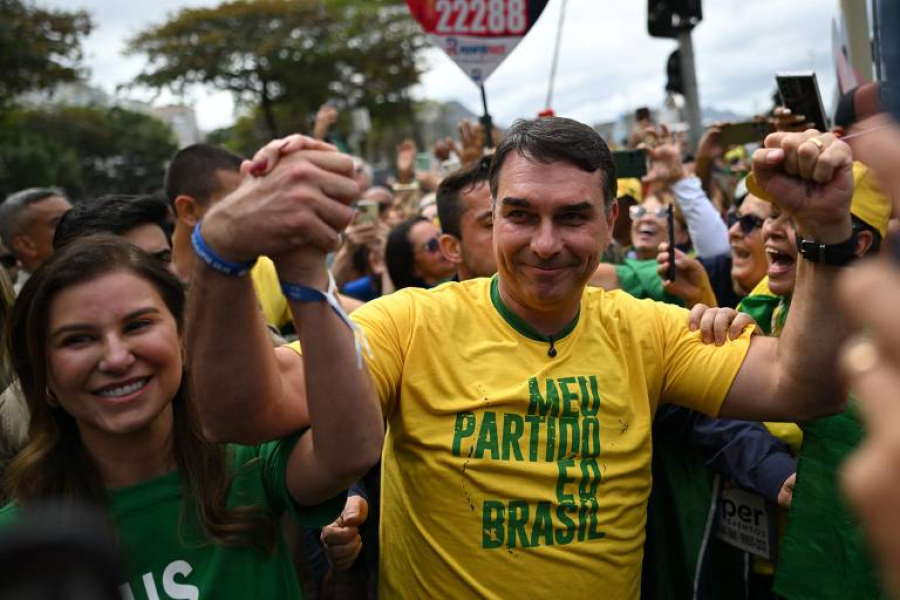 Flávio mira Lula, STF e crime organizado em largada de campanha no Rio