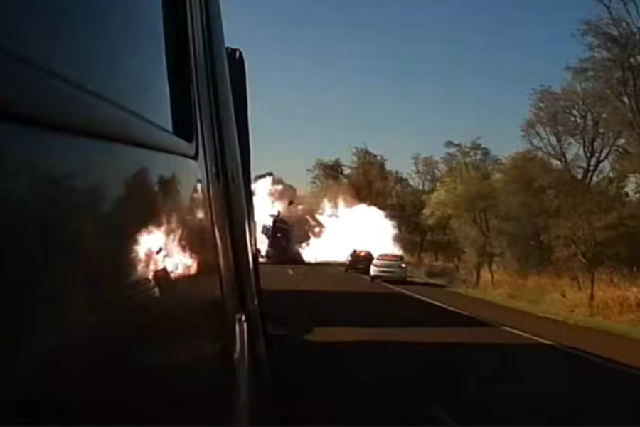 Vídeo mostra carro invadindo contramão antes de acidente com 4 mortos na BR-163