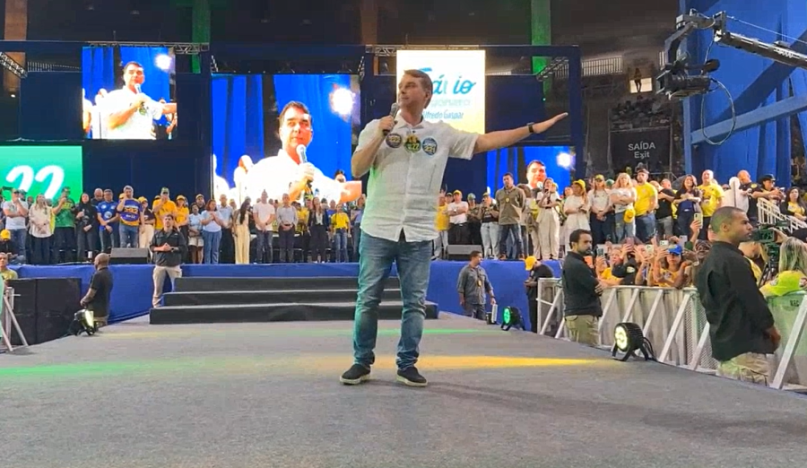 Flávio critica lula por chamar Alvorada de 'desumano'