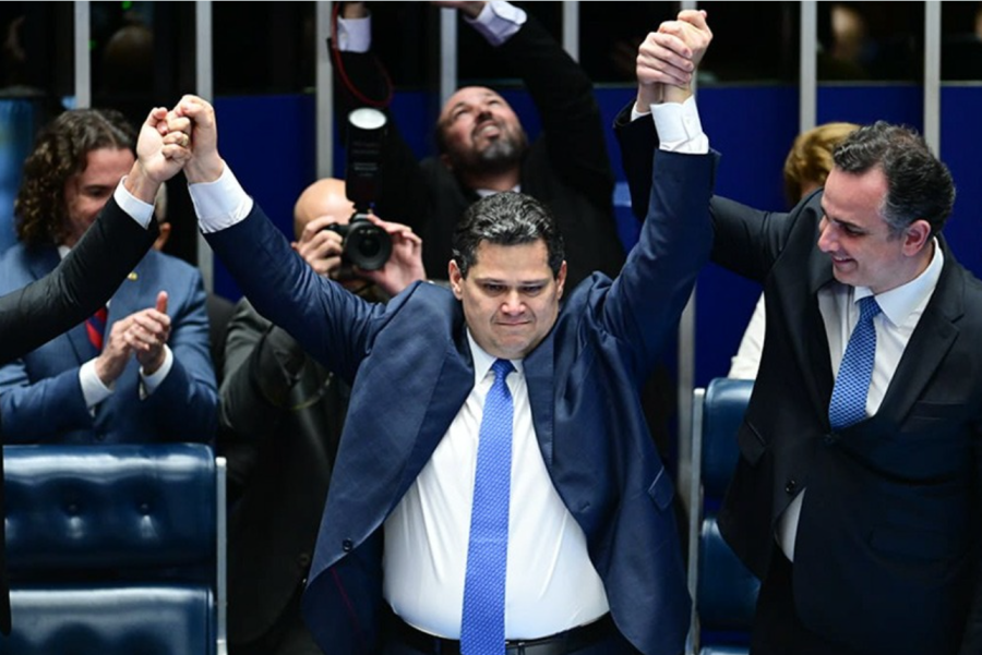 Alcolumbre envia PEC do fim da escala 6x1 para CCJ 