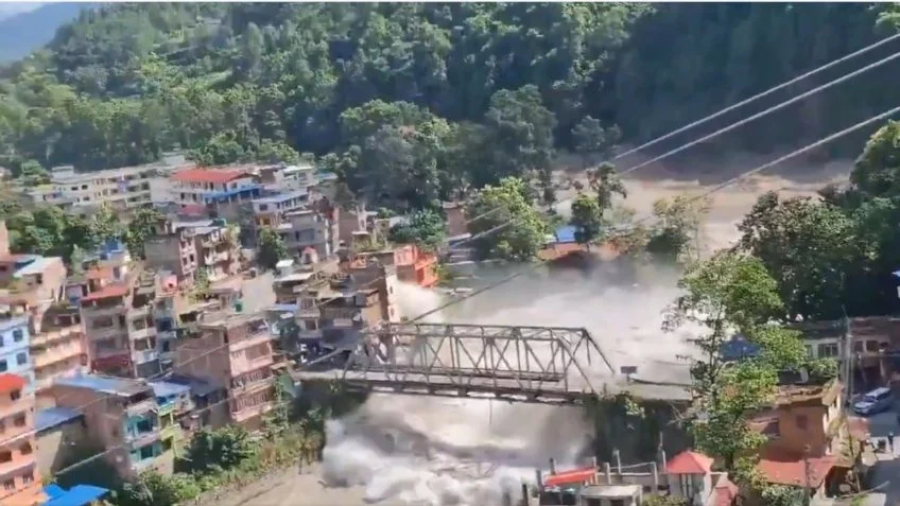 Inundações entre Nepal e Tibete deixam ao menos 95 mortos e centenas de desaparecidos
