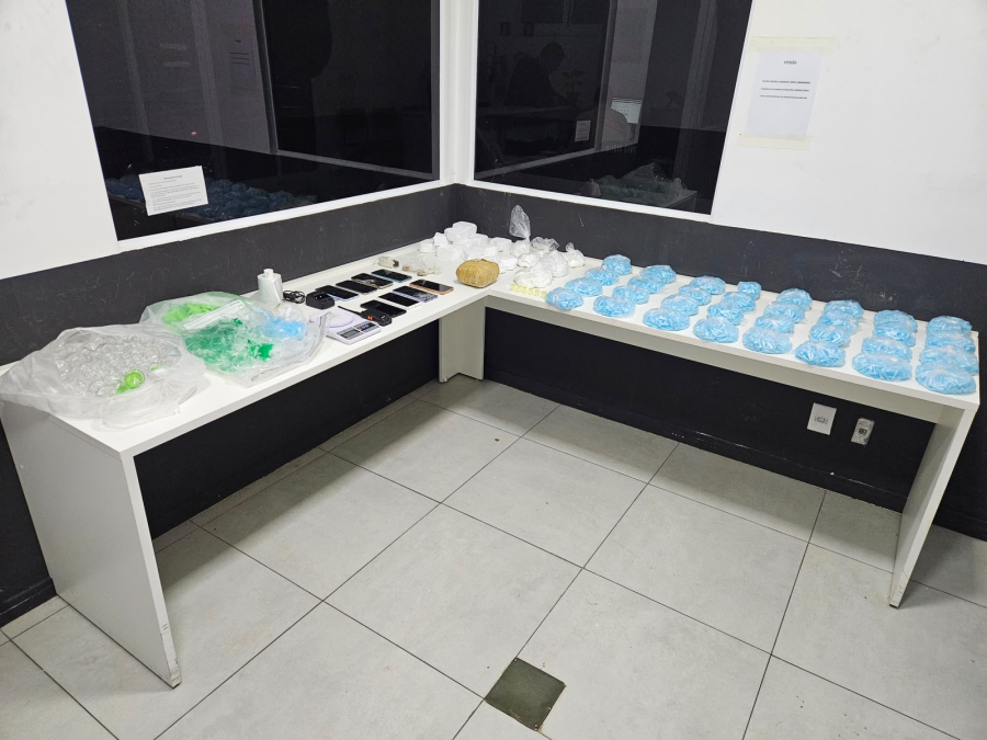 PM encontra mais de 6 kg de drogas em apartamento após denúncia de ameaça