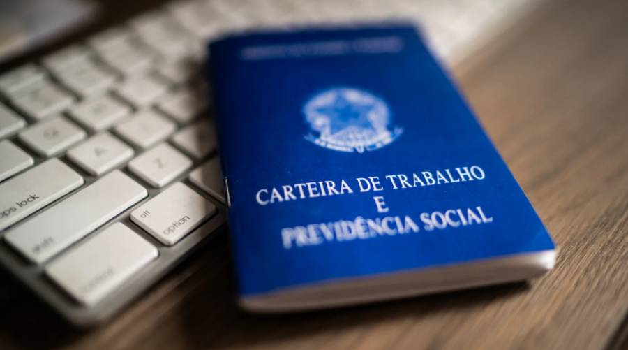 Desemprego cai a 5,3% e chega ao menor patamar para o período desde 2012