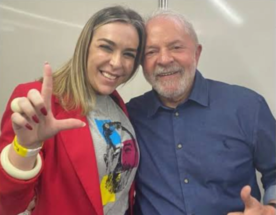 Lula nega conhecer lobista investigada, mas fotos mostram os dois juntos