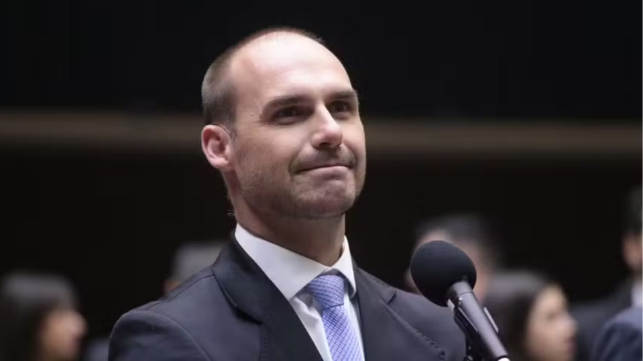 TSE manda Eduardo Bolsonaro retirar posts de desinformação sobre urnas