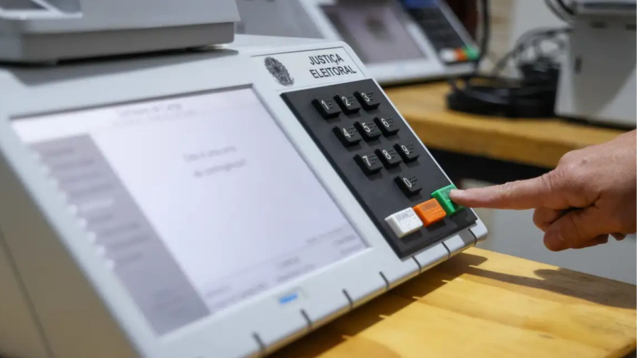 TSE aprova registros de seis candidatos à Presidência da República